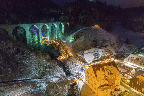 Weihnachtsmarkt in der Ravennaschlucht Copyright: (&copy;Hochschwarzwald Tourismus GmbH)