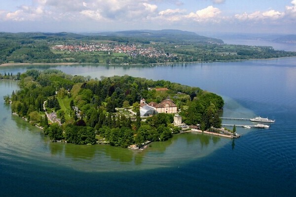  Copyright: (� Mit freundlicher Genehmigung der Mainau GmbH; Fotonachweis: Insel Mainau/Peter Allgaier)